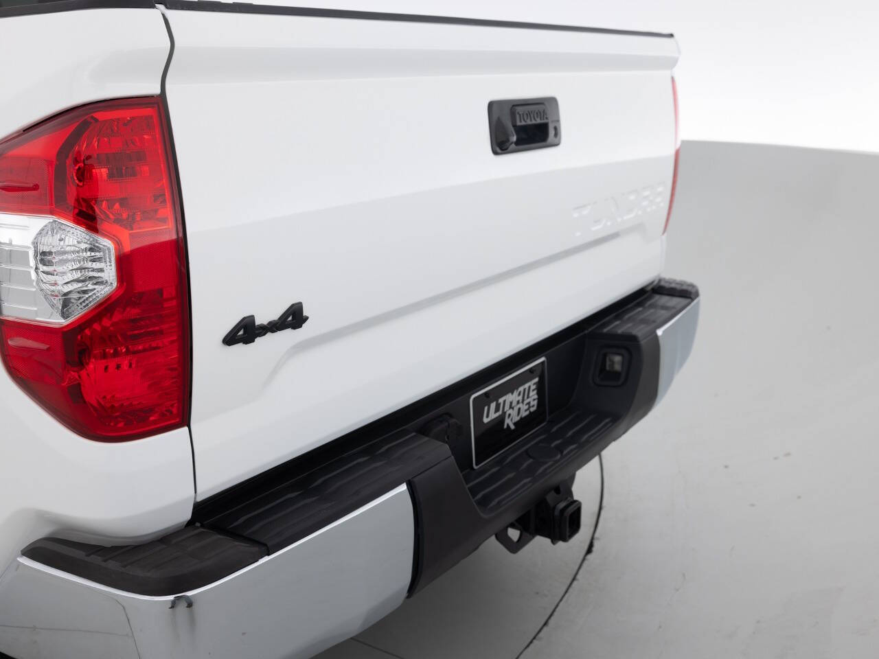 Used Car 2017 Toyota Tundra  Sr5 4x4 4dr Crewmax Cab Pickup Sb (5.7l V8 Ffv) For Sale Under $30,000 In Coal City, Illinois