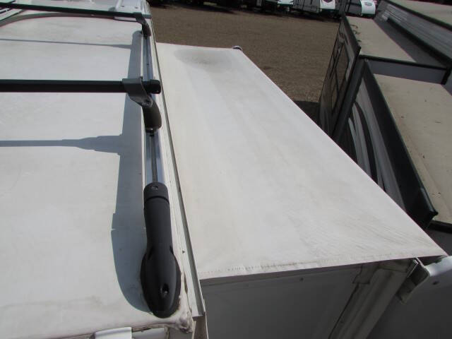 2013 Lance 1050S