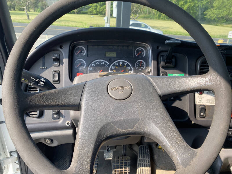2007 Freightliner M2 106