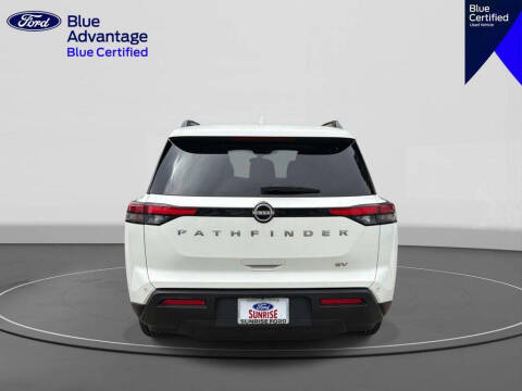 2024 Nissan Pathfinder SV