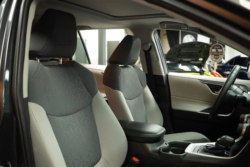 2020 Toyota RAV4 Hybrid XLE