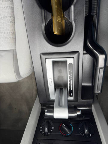 2005 Ford Mustang V6 Deluxe