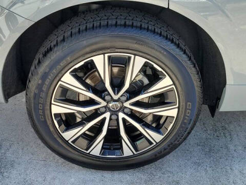 2024 Volvo XC60 B5 Core Dark Theme