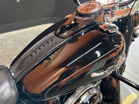 2018 Harley-Davidson® FLHC - Softail® Heritage