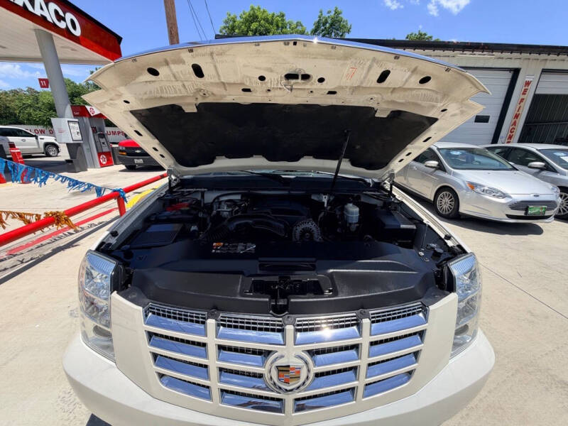 2012 Cadillac Escalade Luxury