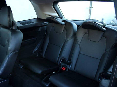 2020 Volvo XC90 T6 Momentum 6-Passenger