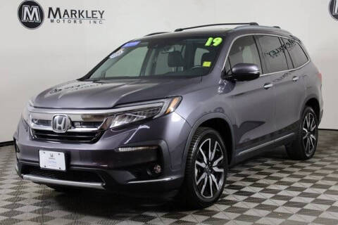 2019 Honda Pilot Touring w/Rear Captain's Chairs