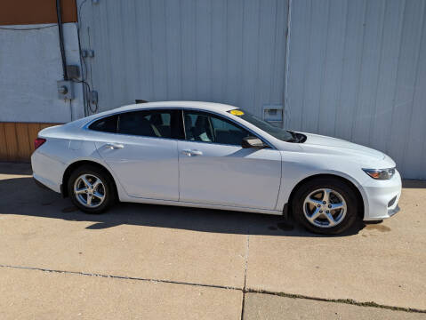 2018 Chevrolet Malibu for sale at Parkway Motors in Osage Beach MO