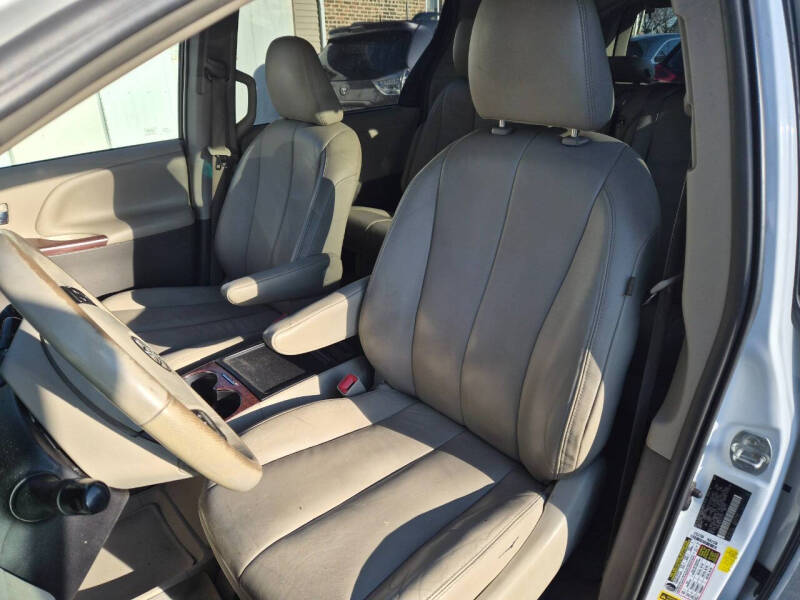 2014 Toyota Sienna XLE 8-Passenger