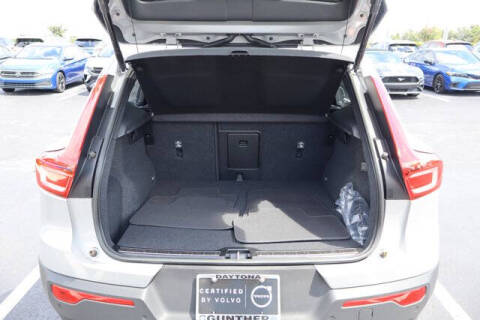 2023 Volvo XC40 B5 Plus Bright Theme