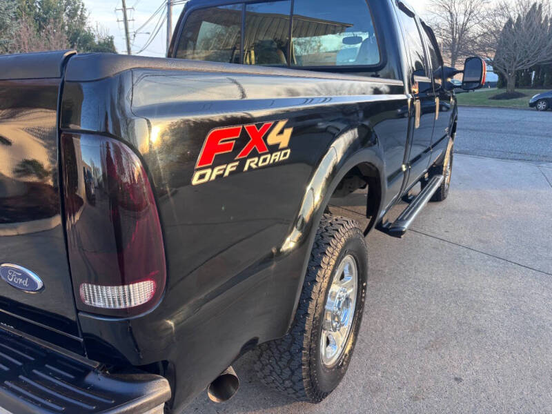 2005 Ford F-250 Super Duty Lariat photo 25