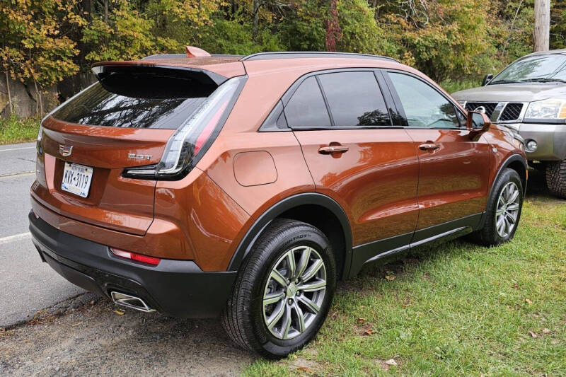 2019 Cadillac XT4 Sport photo 2