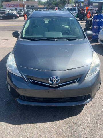 2013 Toyota Prius v Three