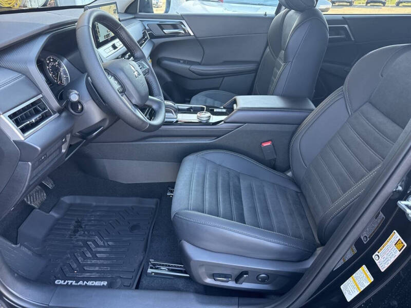 2025 Mitsubishi Outlander SE