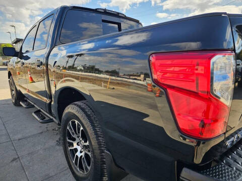 2022 Nissan Titan SV