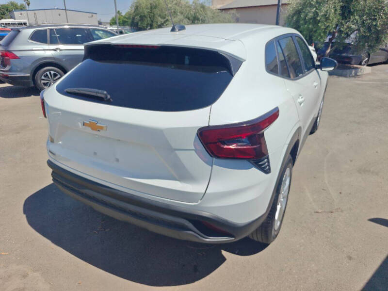 2025 Chevrolet Trax LS