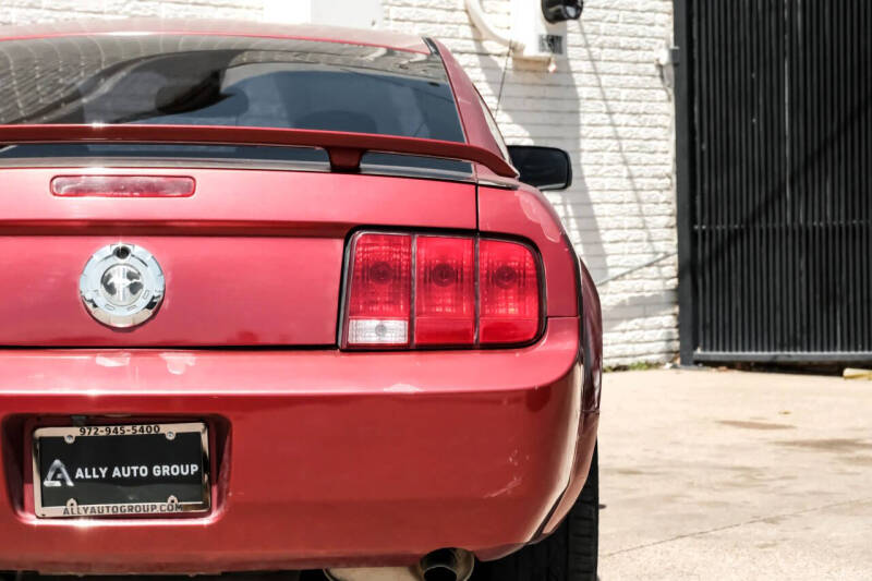 2005 Ford Mustang V6 Deluxe