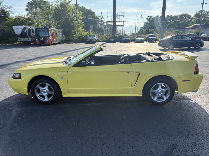 2003 Ford Mustang Deluxe