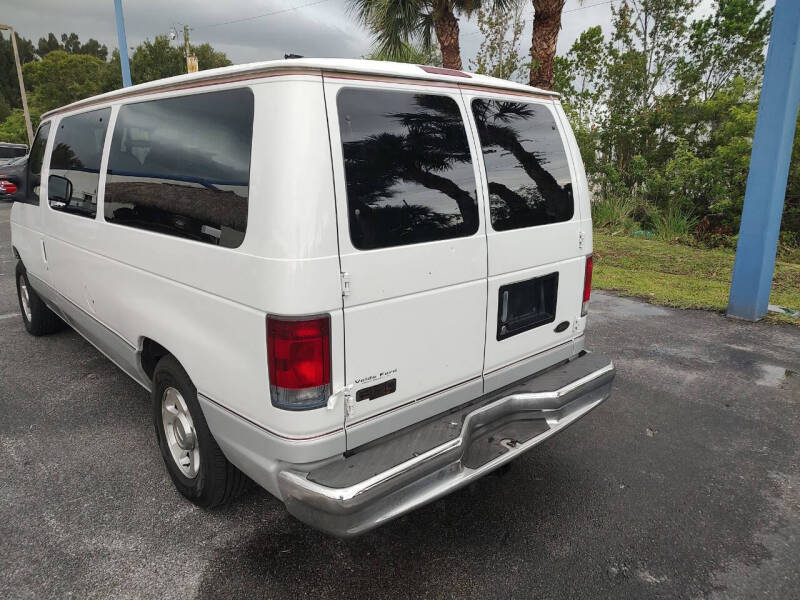 2005 Ford E-Series E-150 Chateau