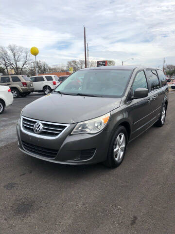 2010 Volkswagen Routan for sale at Gator's Auto Sales in Garland TX