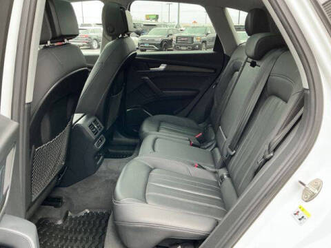 2022 Audi Q5 quattro Premium 40 TFSI