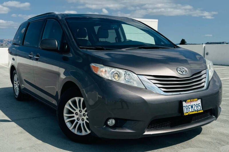 2016 Toyota Sienna XLE Premium 8-Passenger