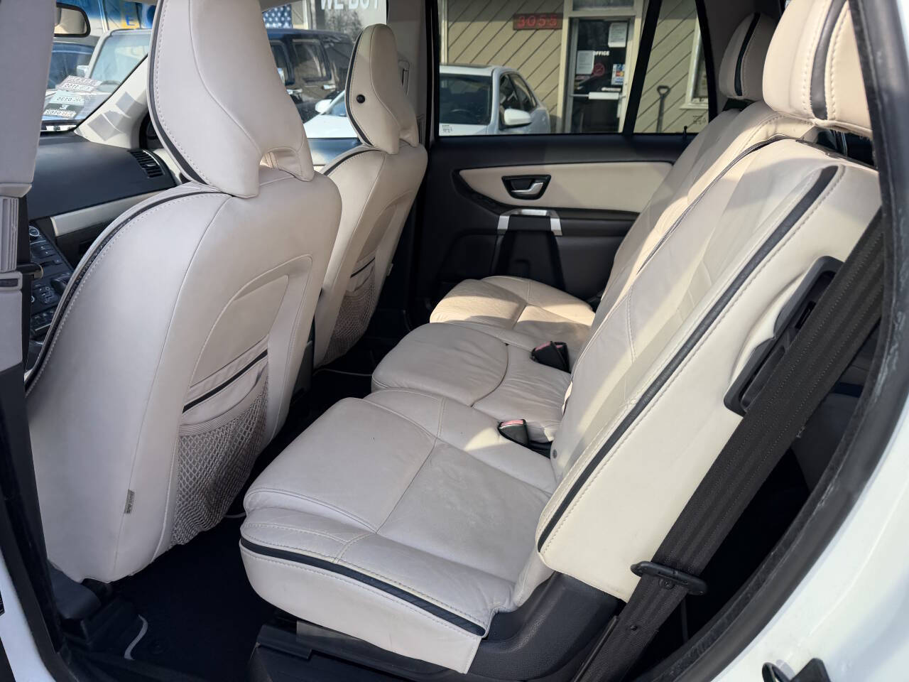 White 2011 Volvo XC90 3.2 R-Design 3.2 R-Design 4dr SUV 23