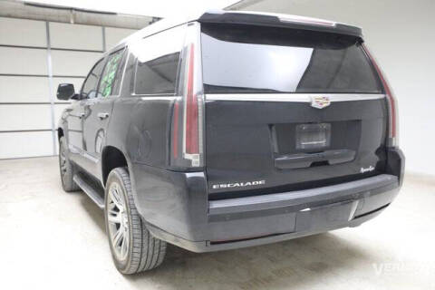 2016 Cadillac Escalade Luxury Collection