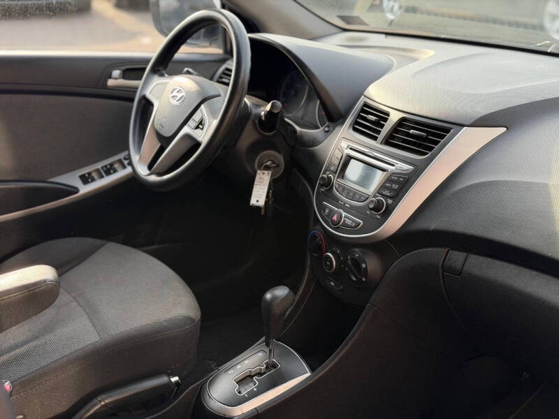 2013 Hyundai Accent GS