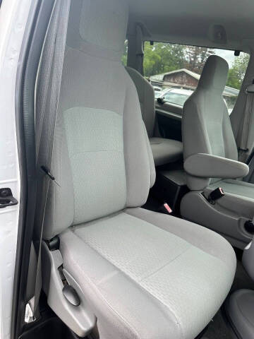 2011 Ford E-Series E-350 SD XLT