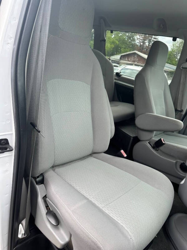 2011 Ford E-Series E-350 SD XLT