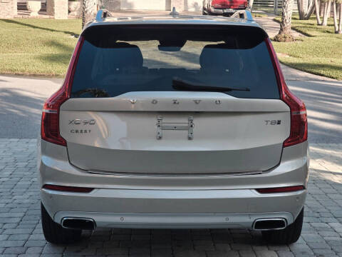 2016 Volvo XC90 T8 eAWD Momentum