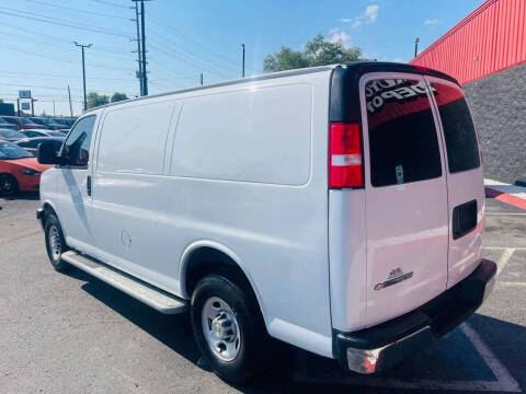 2022 Chevrolet Express 2500