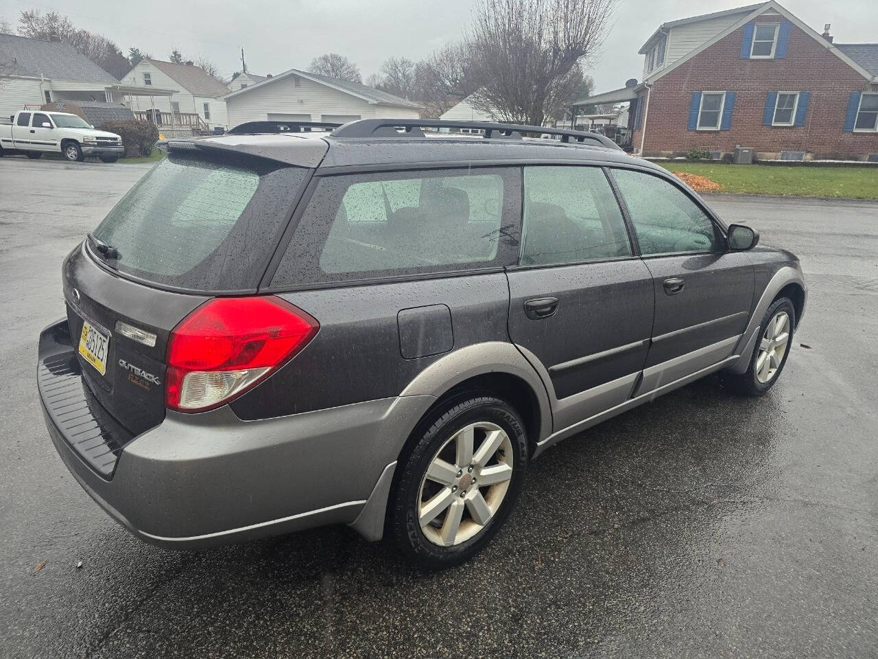 2009 Subaru Outback for sale at QUEENSGATE AUTO SALES in York, PA