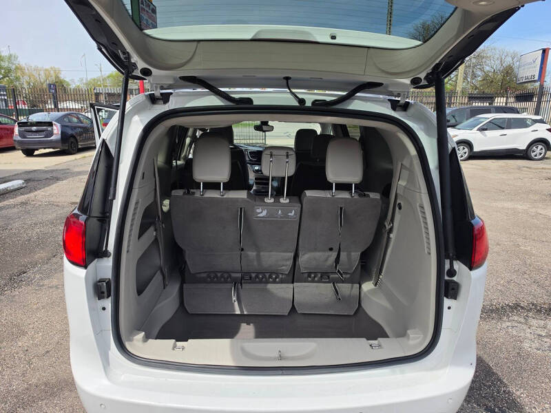 2017 Chrysler Pacifica Touring-L