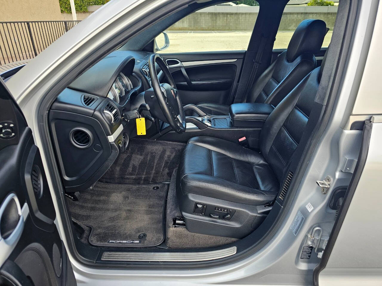 2005 Porsche Cayenne 30