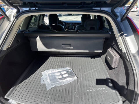 2023 Volvo XC60 B5 Plus Dark Theme