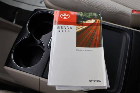 2013 Toyota Sienna LE 8-Passenger