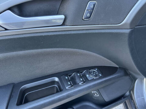 2017 Ford Fusion Hybrid SE