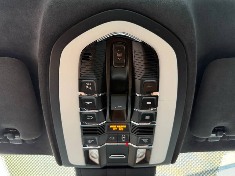 2013 Porsche Cayenne GTS