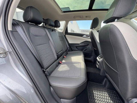 2025 Volkswagen Taos SE 4Motion