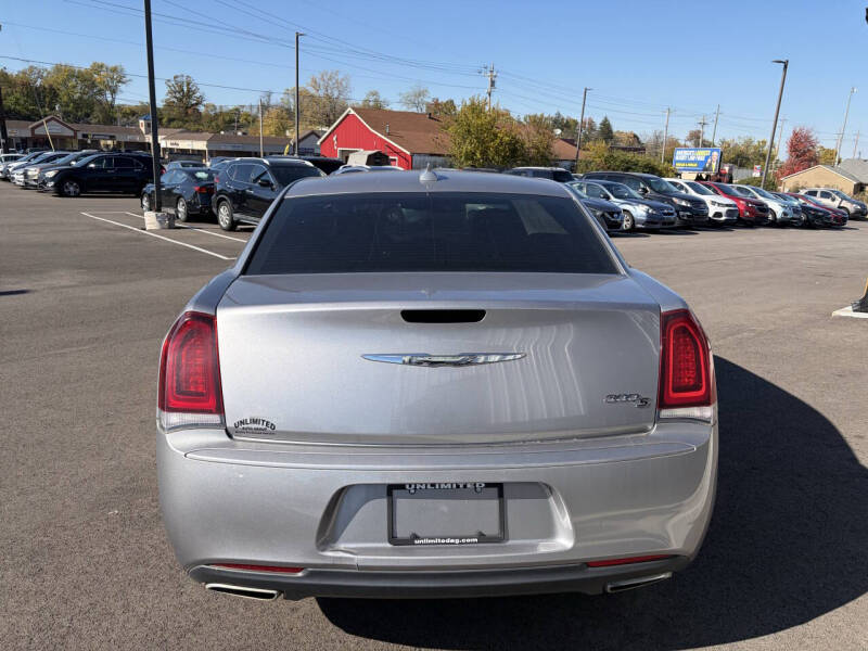 2018 Chrysler 300 S