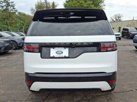 2025 Land Rover Discovery P300 Dynamic SE