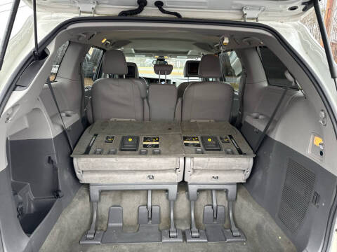 2018 Toyota Sienna XLE 7-Passenger Auto Access Seat