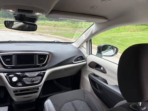 2024 Chrysler Voyager LX