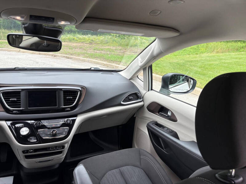 2024 Chrysler Voyager LX