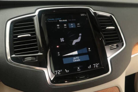 2022 Volvo XC90 T5 Momentum