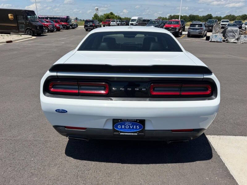 2016 Dodge Challenger R/T Plus Shaker