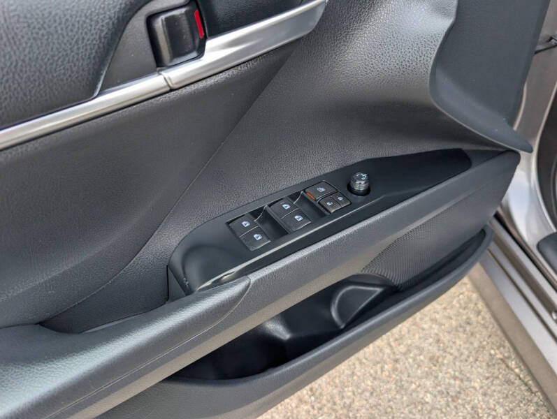 2018 Toyota Camry Hybrid LE