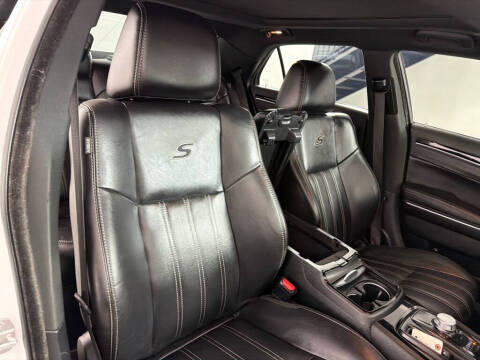 2018 Chrysler 300 S